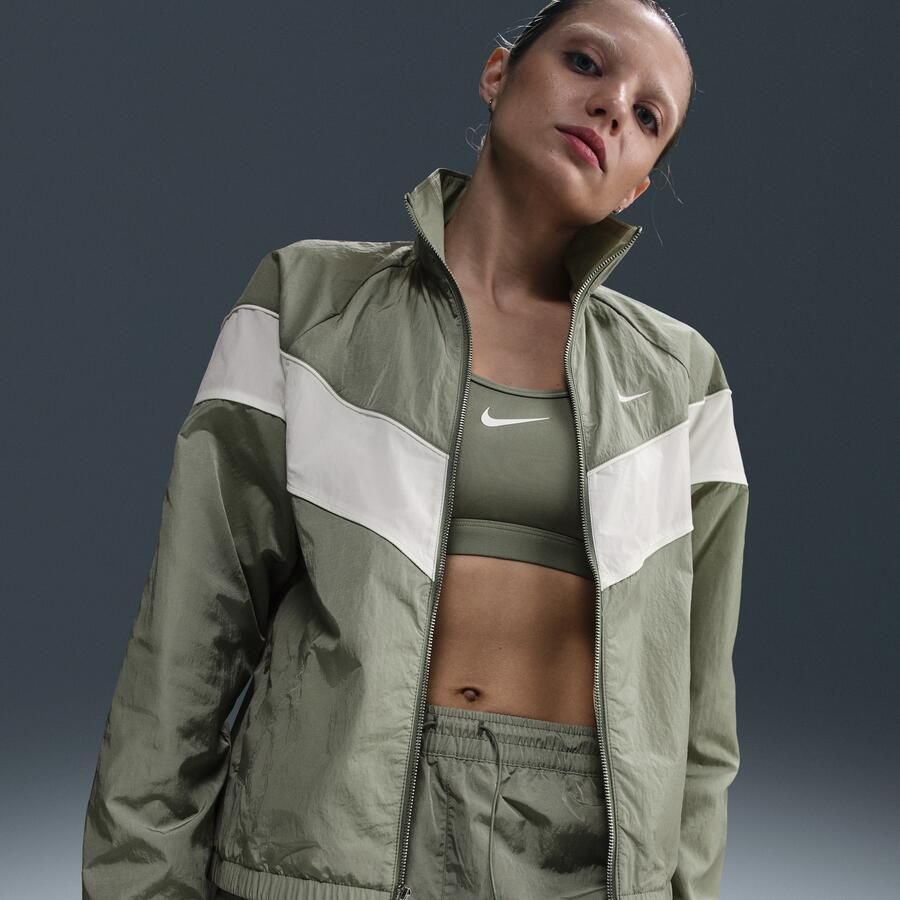 Nike Windrunner ruimvallend geweven damesjack met uv-bescherming en rits over de hele lengte Groen - Foto 4