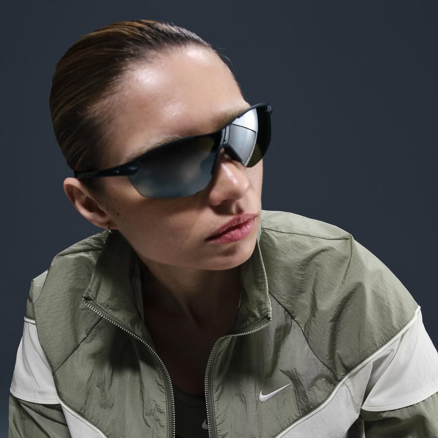 Nike Windrunner ruimvallend geweven damesjack met uv-bescherming en rits over de hele lengte Groen - Foto 2