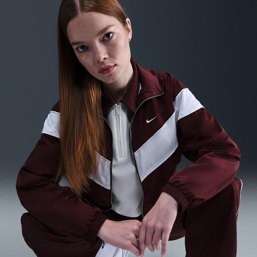 Nike Windrunner ruimvallend geweven damesjack met uv-bescherming en rits over de hele lengte Rood - Foto 2