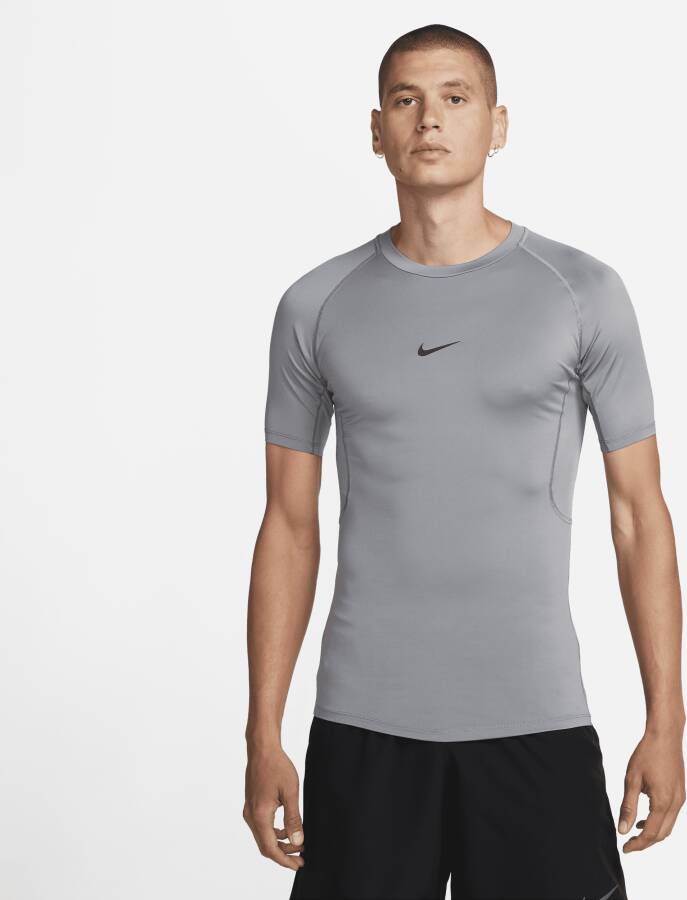 Nike Pro Dri-FIT strakke fitnesstop met korte mouwen voor heren Grijs