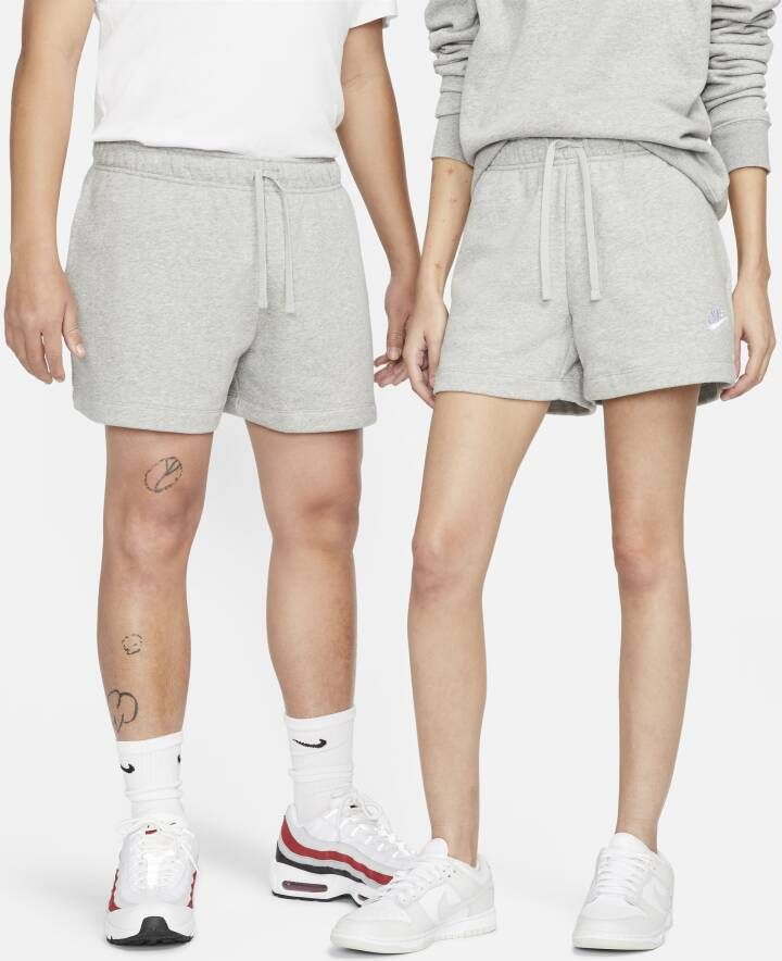 Nike Sportswear Club Fleece Damesshorts met halfhoge taille Grijs