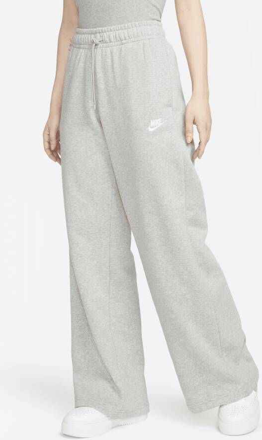 Nike Sportswear Club Fleece Joggingbroek met wijde pijpen en halfhoge taille voor dames Grijs