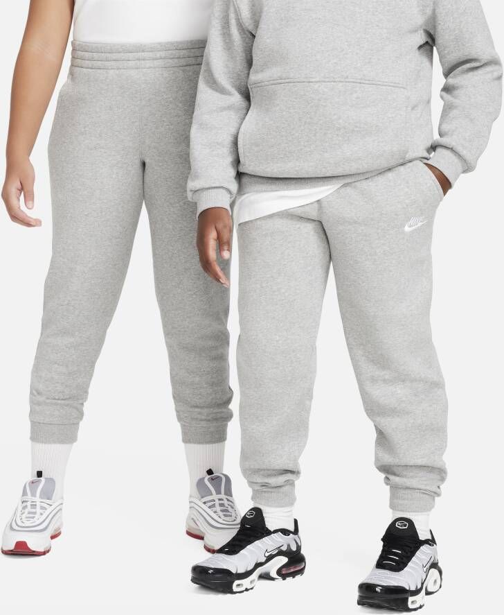 Nike Sportswear Club Fleece joggingbroek voor kids (ruimere maten) Grijs