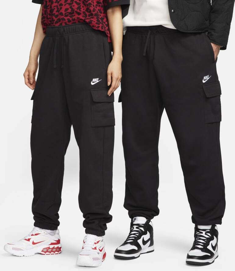 Nike Sportswear Club Fleece Oversized cargo trainingsbroek met halfhoge taille voor dames Zwart