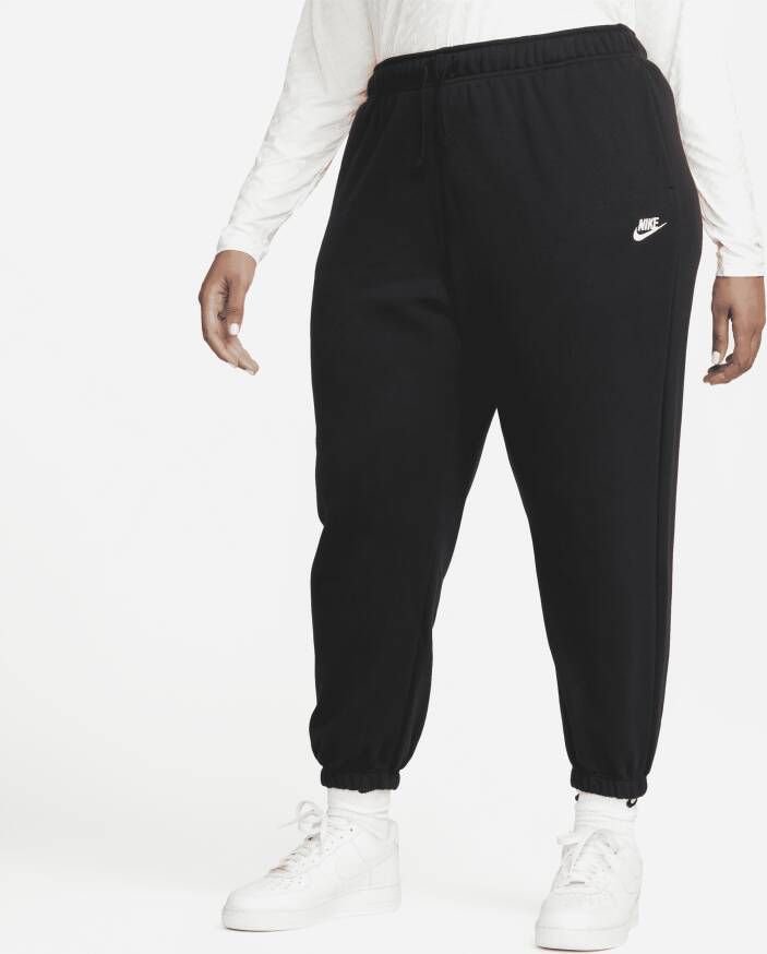 Nike Sportswear Club Fleece Oversized joggingbroek met halfhoge taille voor dames (Plus Size) Zwart