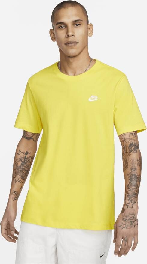 Nike Sportswear Club T-shirt voor heren Geel