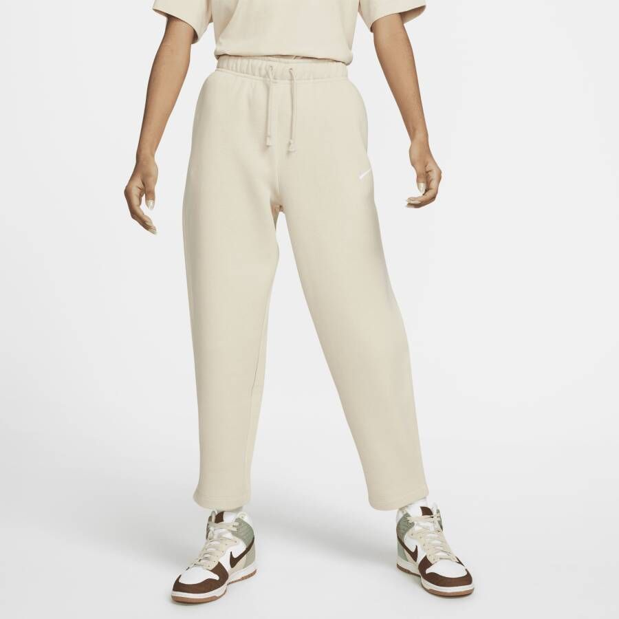 Nike Sportswear Collection Essentials Voorgevormde fleecebroek voor dames Bruin