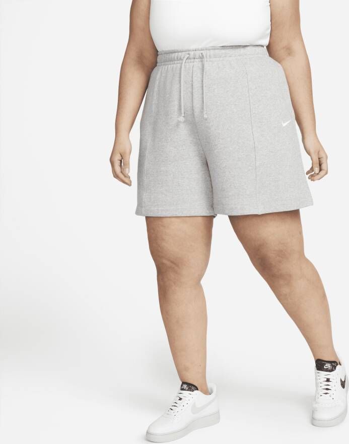 Nike Sportswear Essential Fleeceshorts met hoge taille voor dames (Plus Size) Grijs
