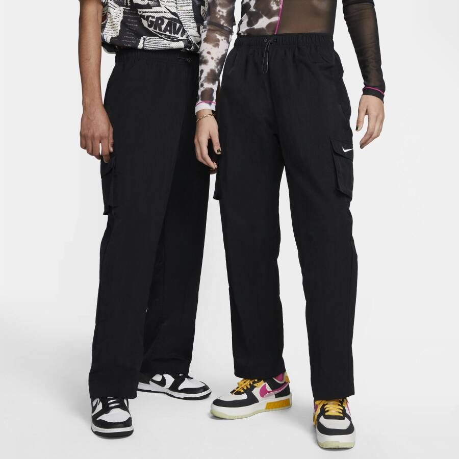 Nike Sportswear Essential Geweven cargobroek met hoge taille voor dames Zwart