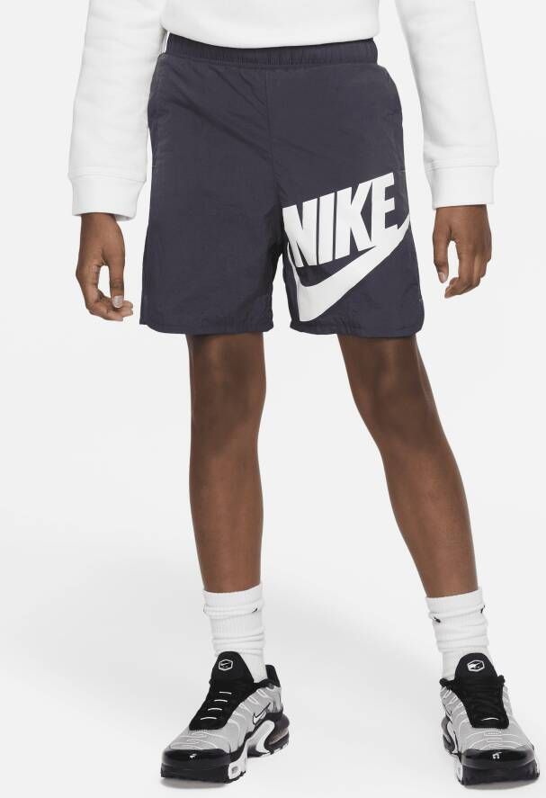 Nike Sportswear Geweven jongensshorts Grijs