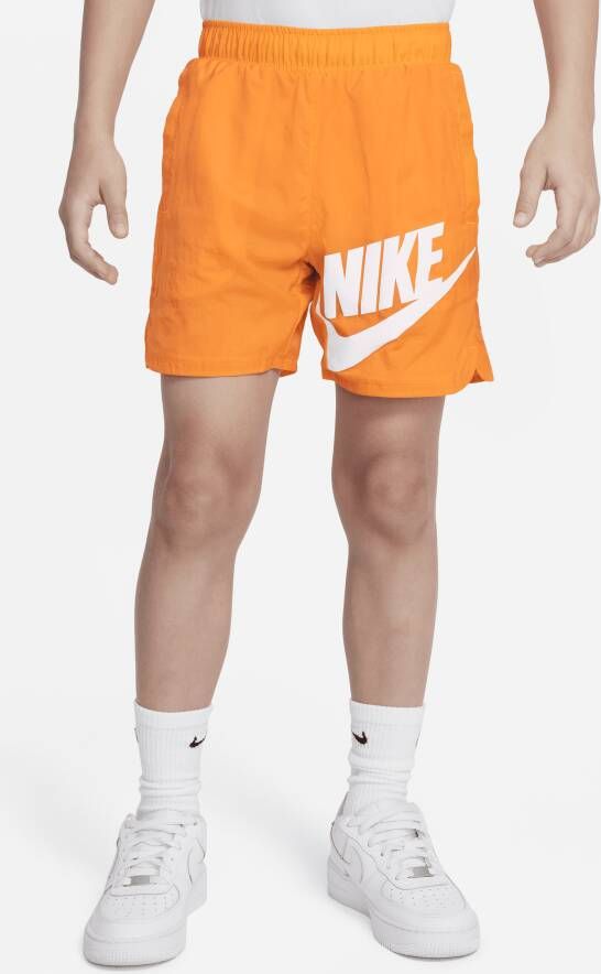 Nike Sportswear Geweven jongensshorts Oranje