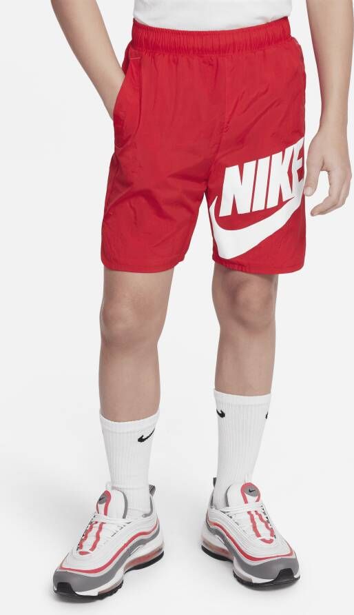 Nike Sportswear Geweven jongensshorts Rood