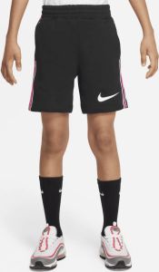 Nike Sportswear Jongensshorts met herhalende print Zwart
