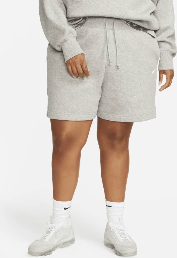 Nike Sportswear Phoenix Fleece Damesshorts met hoge taille en ruimvallende pasvorm (Plus Size) Grijs