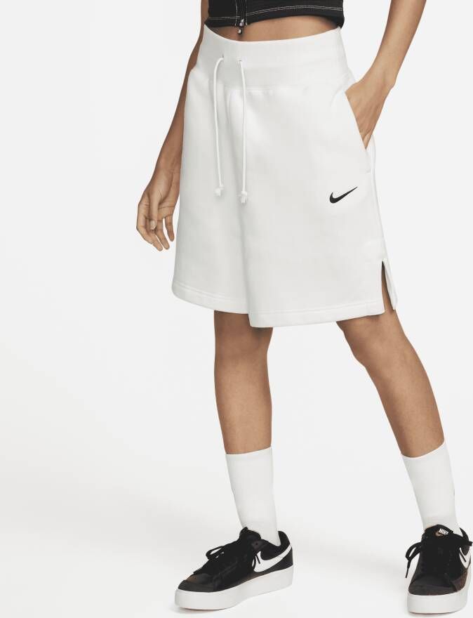 Nike Sportswear Phoenix Fleece Damesshorts met ruimvallende pasvorm en hoge taille Wit