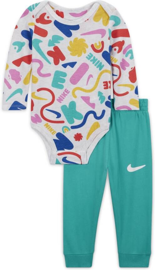 Nike Sportswear Primary Play Bodysuit and Pants Set tweedelige babyset Groen