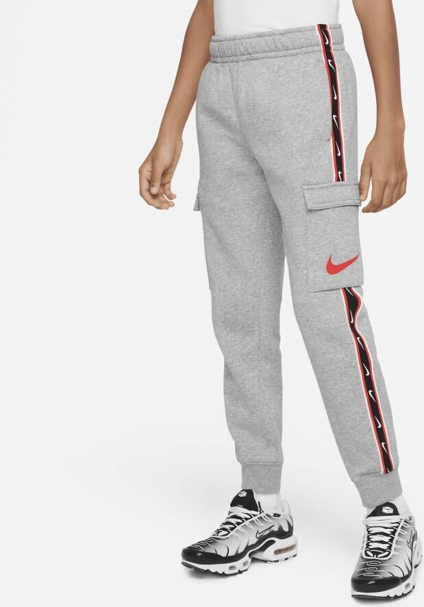 Nike Sportswear Repeat Cargobroek van fleece voor jongens Grijs