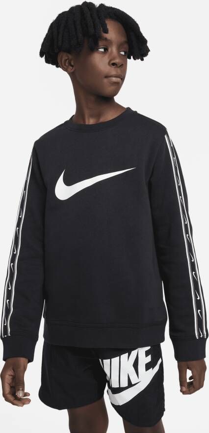 Nike Sportswear Repeat Sweatshirt van fleece met ronde hals voor jongens Zwart