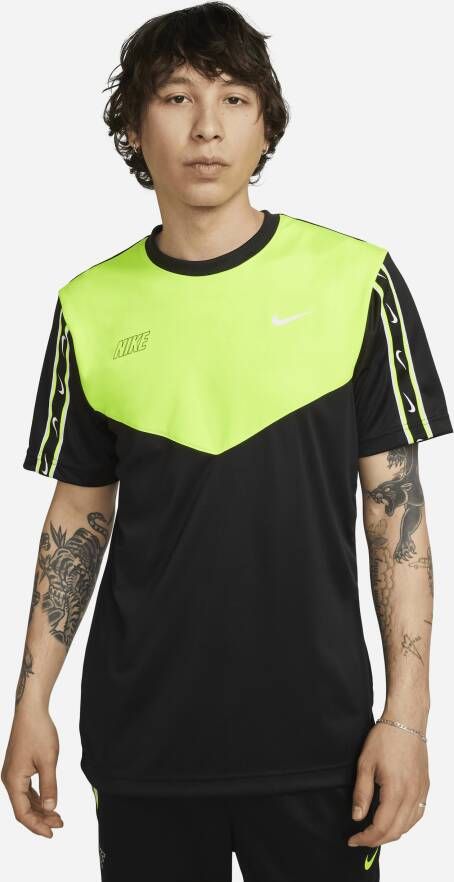 Nike Sportswear Repeat T-shirt T-shirts Kleding black volt white maat: L beschikbare maaten:S M L XL