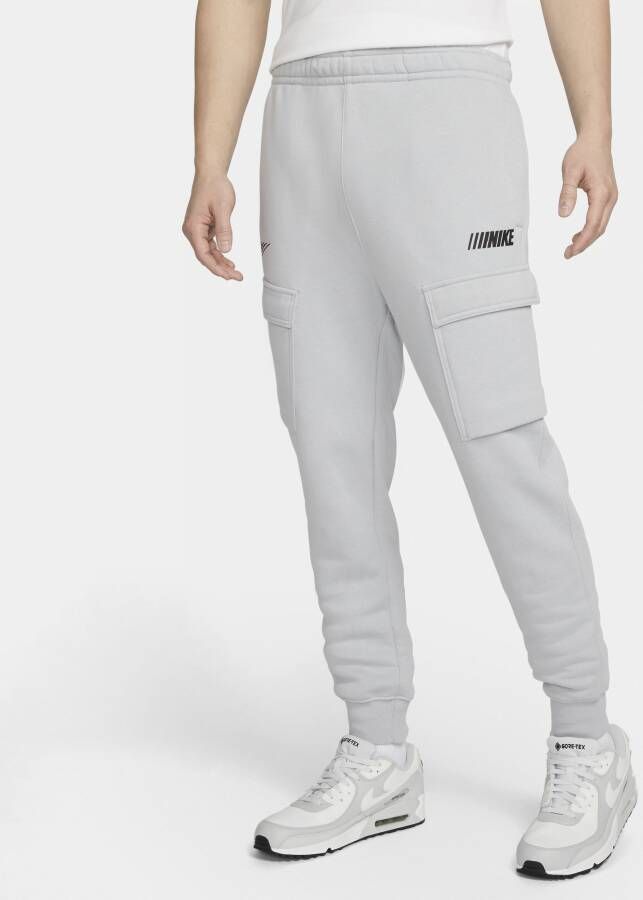 Nike Sportswear Standard Issue Cargobroek van fleece voor heren Grijs