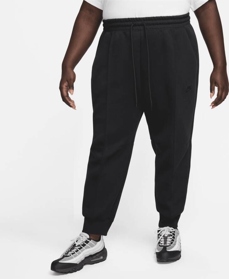 Nike Sportswear Tech Fleece joggingbroek met halfhoge taille voor dames (Plus Size) Zwart