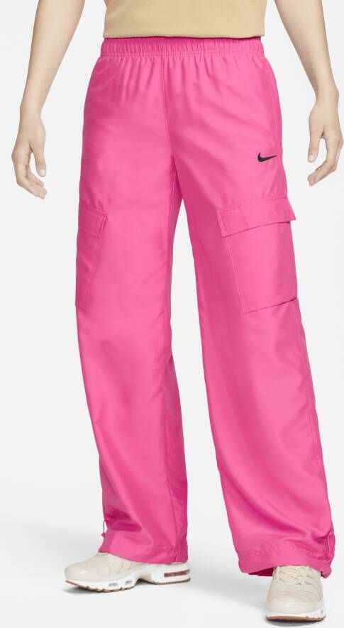 Nike Sportswear Geweven cargobroek voor dames Roze