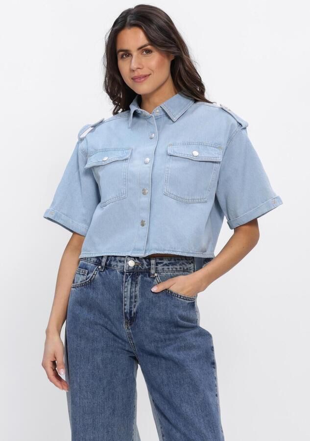ALIX THE LABEL Dames Blouses Ladies Woven Flowy Denim Shortsleeve Blouse Lichtblauw