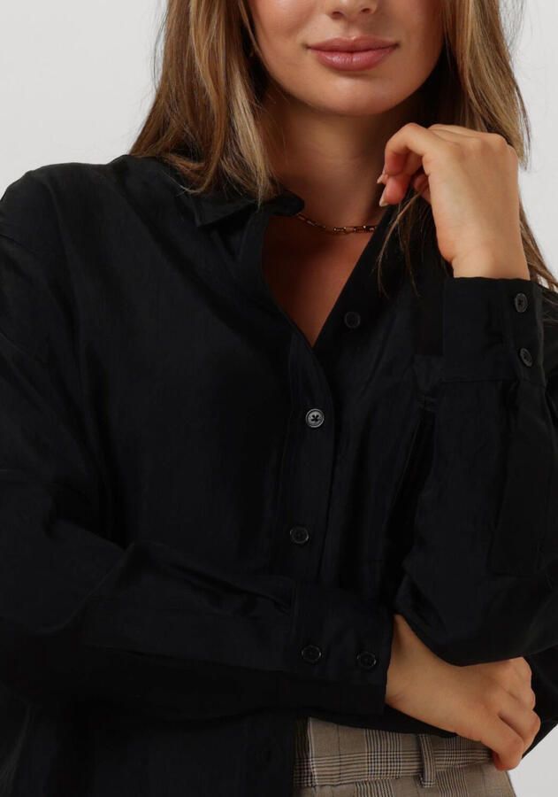 ALIX THE LABEL Dames Blouses Ladies Woven Shiny Crinkle Blouse Zwart - Foto 2