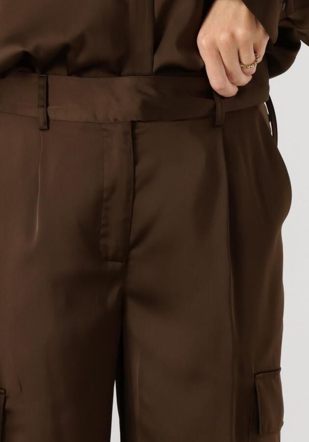 Another-Label satijnen straight fit cargobroek Florentina donkerbruin - Foto 2