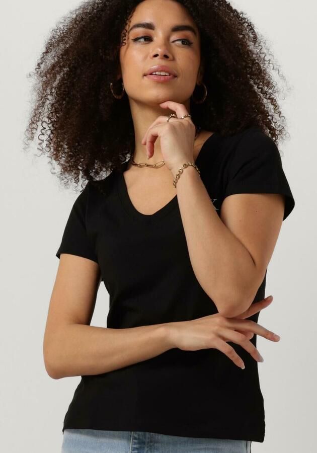 Calvin Klein Shirt met V-hals CK EMBROIDERY STRETCH V-NECK met klein -logoborduursel op borsthoogte (1-delig)