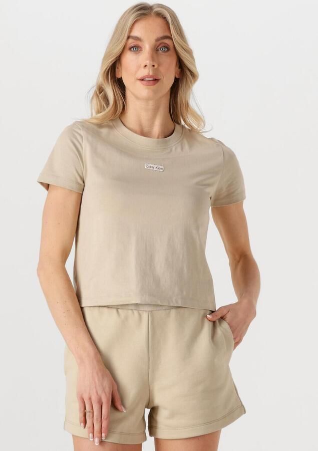 CALVIN KLEIN Dames Tops & T-shirts Placed Institutional Baby Tee Zand - Foto 4