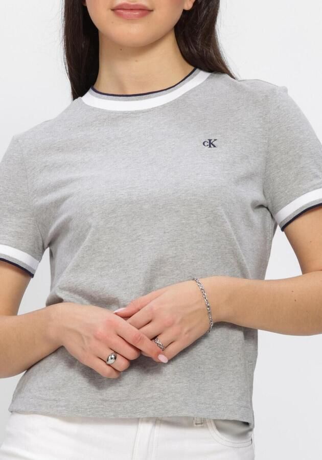 CALVIN KLEIN Dames Tops & T-shirts Ss Ctn Monogram Stripe Trim Tee Grijs - Foto 4