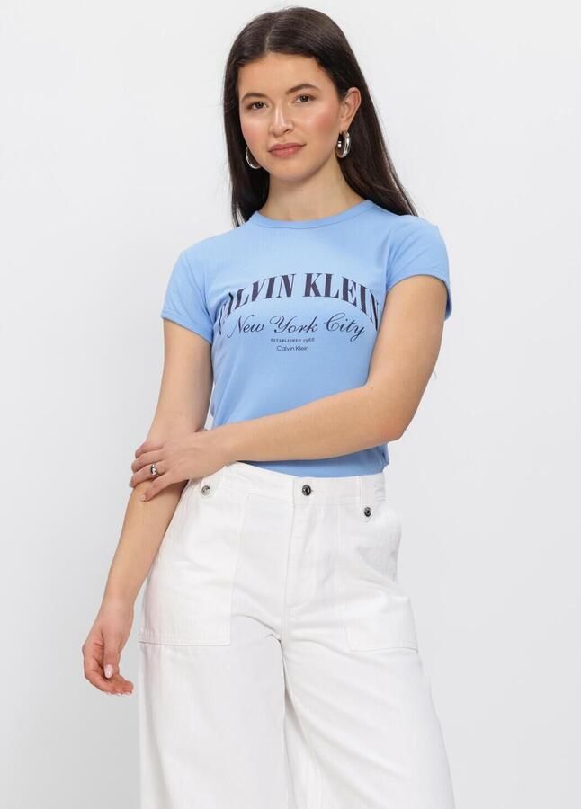 CALVIN KLEIN Dames Tops & T-shirts Ss Graphic Logo Baby Tee Lichtblauw