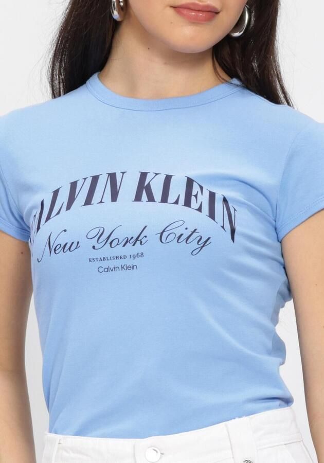 CALVIN KLEIN Dames Tops & T-shirts Ss Graphic Logo Baby Tee Lichtblauw - Foto 4