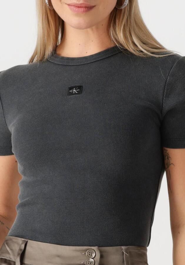 CALVIN KLEIN Dames Tops & T-shirts Washed Woven Label Rib Fit Tee Donkergrijs - Foto 2