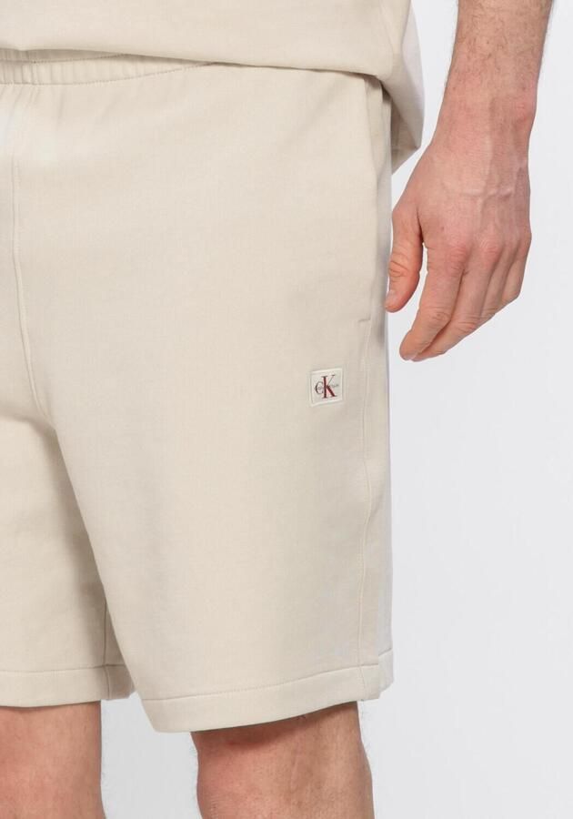 CALVIN KLEIN Heren Broeken Eu 350terry Badge Short Zand - Foto 3