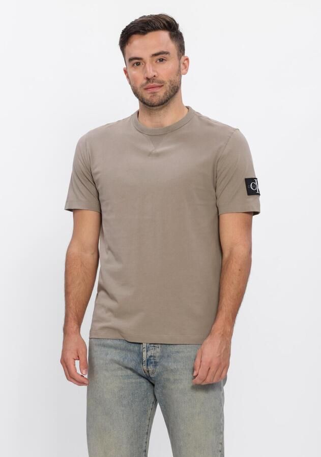 CALVIN KLEIN Heren Polo's & T-shirts Badge Regular Tee Taupe