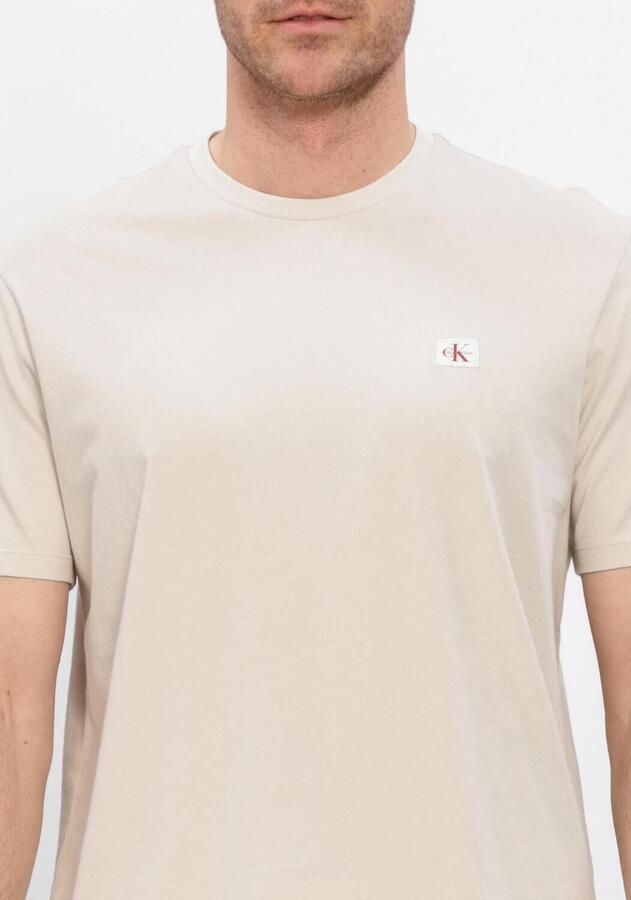 CALVIN KLEIN Heren Polo's & T-shirts Ss Badge 30s Jersey Classic Tee Beige - Foto 3