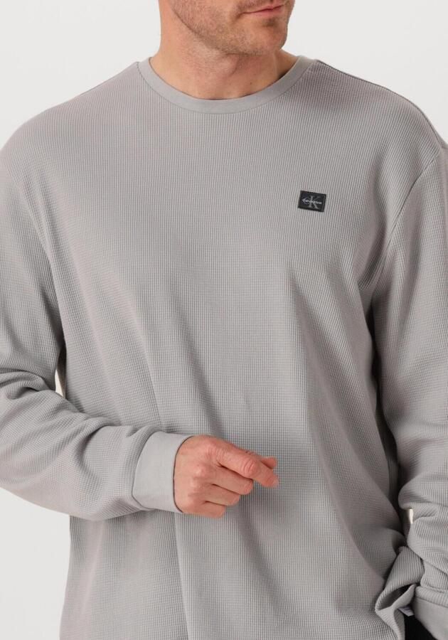 CALVIN KLEIN Heren Truien & Vesten Ls Waffle Badge Crewnk Tee Grijs - Foto 2