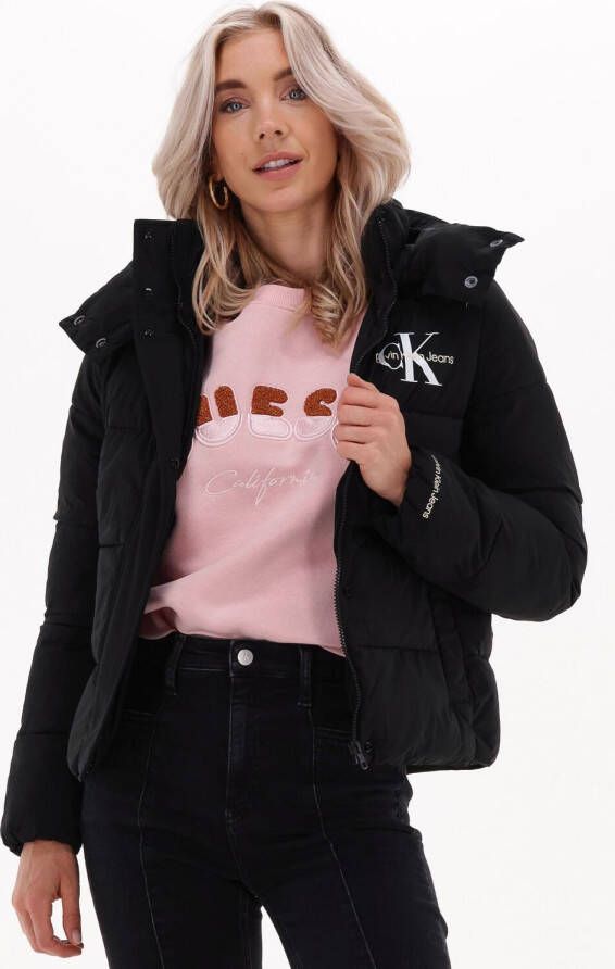 Calvin Klein Outdoorjack MONOLOGO MW SHORT PUFFER met logo-opschrift op de mouw