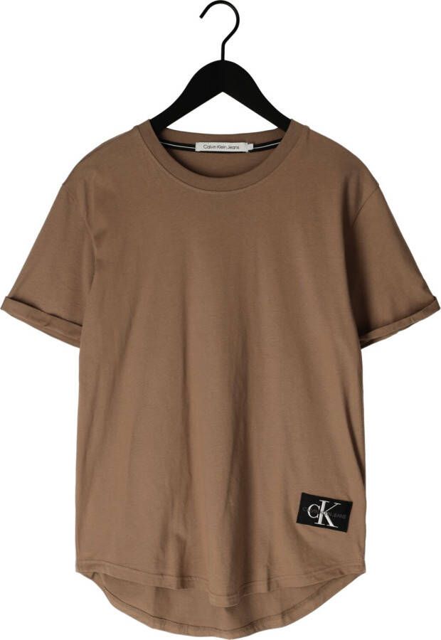 Calvin Klein Bruine T-shirt Badge Turn Up Sleeve