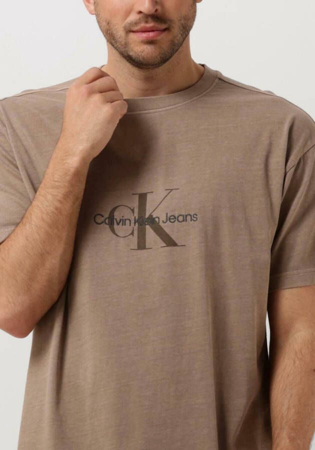 CALVIN KLEIN Heren Polo's & T-shirts Monologo Mineral Dye Tee Bruin