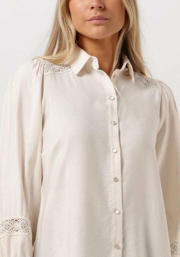 JANSEN AMSTERDAM Dames Blouses W754 Blouse Lace Details And Long Puffsleeves Wit