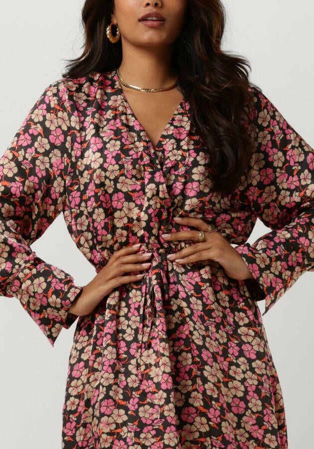 Second Female Roze Midi Jurk Victory V-neck Dress
