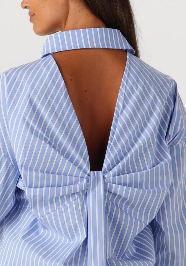 HAUTE L'AMITIÉ Haute L'Amitié Dames Blouses Bow Candy Twist Stripe Shirt Lichtblauw - Foto 2