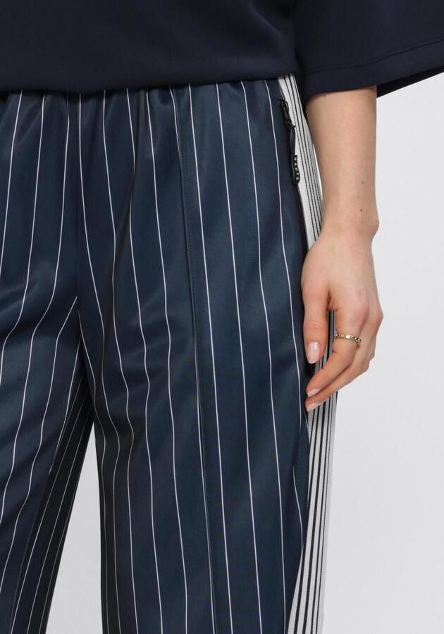 HAUTE L'AMITIÉ Haute L'Amitié Dames Broeken Baggy Pin Stripe Track Tall Pants Donkerblauw - Foto 3