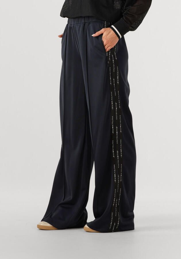 HAUTE L'AMITIÉ Haute L'Amitié Dames Broeken Logo Tape Track Tall Pant Donkerblauw - Foto 4