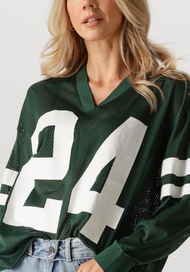 HAUTE L'AMITIÉ Haute L'Amitié Dames Tops & T-shirts Drift Number Ls Tee Donkergroen - Foto 3