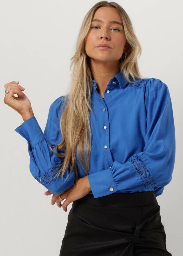 JANSEN AMSTERDAM Dames Blouses W754 Blouse Lace Details And Long Puffsleeves Blauw