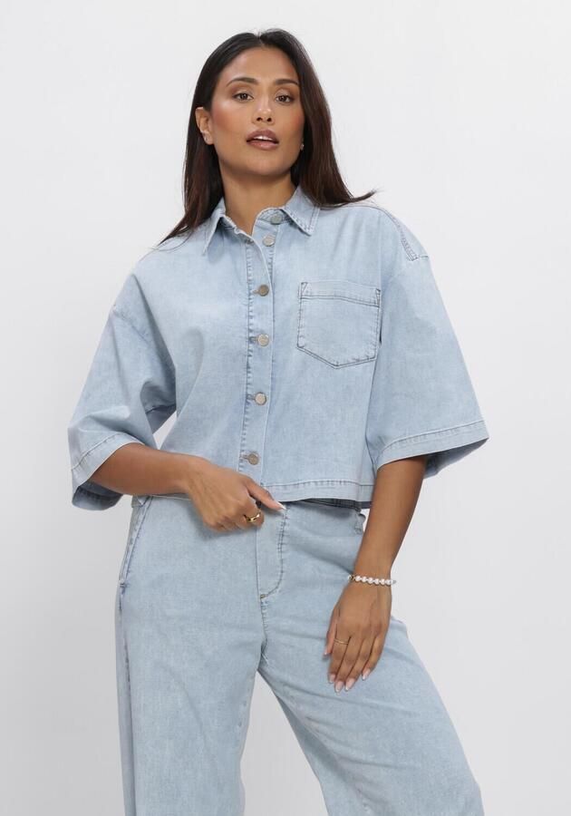 JANSEN AMSTERDAM Dames Jassen Mabel Jasje Llbd 732 Light Demin Short Sleeve Wide Fit Lichtblauw